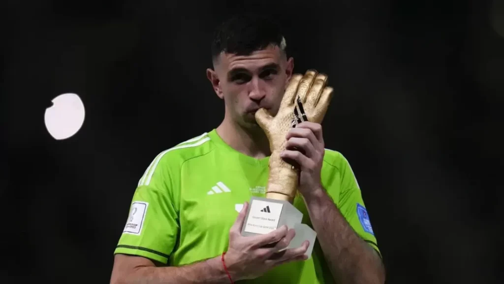 Manchester United Bidik Emiliano Martinez: Upaya Memperkuat Lini Penjaga Gawang