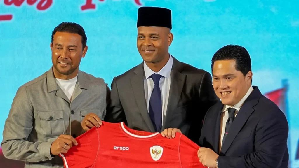 Denny Landzaat Tegaskan Komitmen untuk Timnas Indonesia Meski Dilirik Ajax Amsterdam